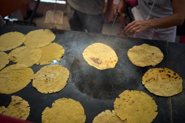 La gastronomía, el deporte y una exhibición de ‘giza proba’ marcaron el día del talo en Leitza