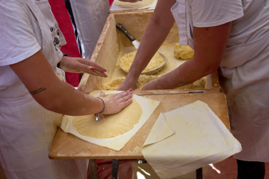 La gastronomía, el deporte y una exhibición de ‘giza proba’ marcaron el día del talo en Leitza