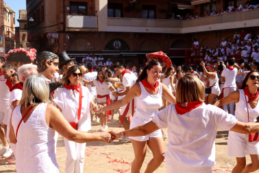Calor, música y diversión en el cohete del inicio de las fiestas 2026 en Villafranca