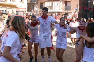 Calor, música y diversión en el cohete del inicio de las fiestas 2026 en Villafranca