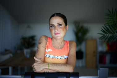 La atleta Estefanía Unzu recibe en su casa a Diario de Navarra en la semana que disputa el Campeonato del Mundo de 100 kilómetros
