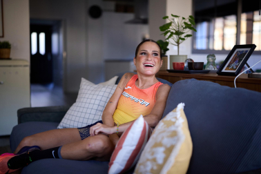 La atleta Estefanía Unzu recibe en su casa a Diario de Navarra en la semana que disputa el Campeonato del Mundo de 100 kilómetros