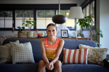 La atleta Estefanía Unzu recibe en su casa a Diario de Navarra en la semana que disputa el Campeonato del Mundo de 100 kilómetros