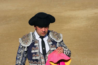 Toros de la Dehesa de Guadarrama para los novilleros forales Aarón Navas, Pablo Hernández y Pacho Jiménez en la novillada de fiestas de Sangüesa el 15 de septiembre