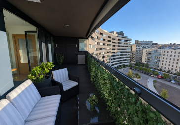 Terraza con acceso desde la cocina y el salón