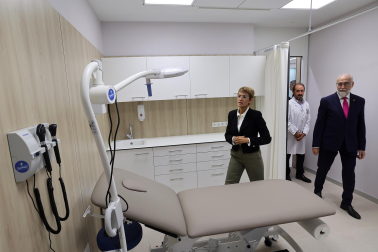 Una delegación del Gobierno de Navarra acudió este miércoles, 16 de septiembre, a la inauguración del nuevo centro de salud de Villava