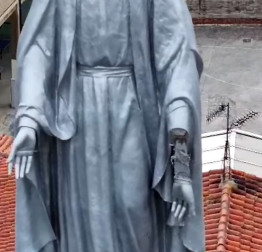 Estado de la estatua antes de serle retirada la mano