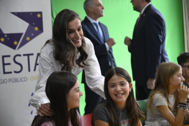 Fotos de la visita de la reina Letizia a su antiguo colegio, La Gesta, en Oviedo