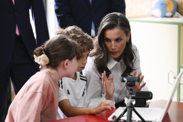 Fotos de la visita de la reina Letizia a su antiguo colegio, La Gesta, en Oviedo