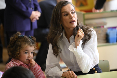 Fotos de la visita de la reina Letizia a su antiguo colegio, La Gesta, en Oviedo