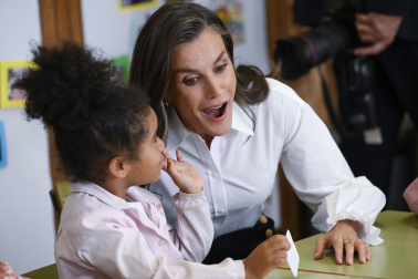 Fotos de la visita de la reina Letizia a su antiguo colegio, La Gesta, en Oviedo