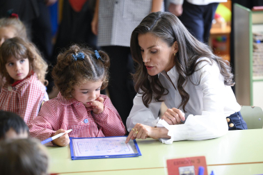 Fotos de la visita de la reina Letizia a su antiguo colegio, La Gesta, en Oviedo
