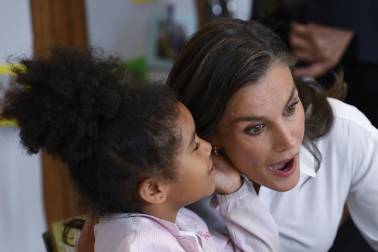 Fotos de la visita de la reina Letizia a su antiguo colegio, La Gesta, en Oviedo