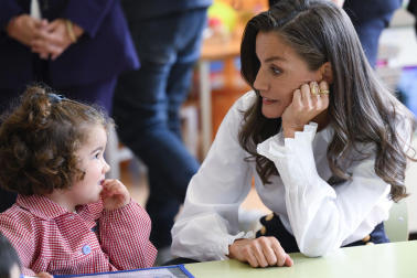 Fotos de la visita de la reina Letizia a su antiguo colegio, La Gesta, en Oviedo