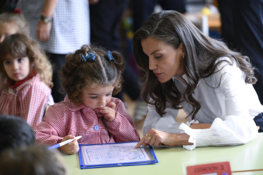 Fotos de la visita de la reina Letizia a su antiguo colegio, La Gesta, en Oviedo