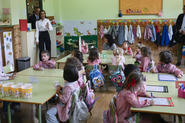 Fotos de la visita de la reina Letizia a su antiguo colegio, La Gesta, en Oviedo