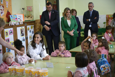 Fotos de la visita de la reina Letizia a su antiguo colegio, La Gesta, en Oviedo