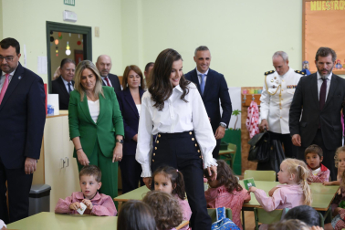 Fotos de la visita de la reina Letizia a su antiguo colegio, La Gesta, en Oviedo