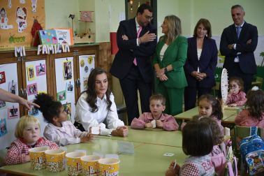 Fotos de la visita de la reina Letizia a su antiguo colegio, La Gesta, en Oviedo