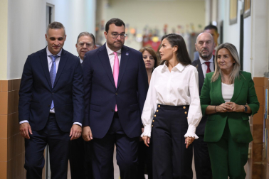 Fotos de la visita de la reina Letizia a su antiguo colegio, La Gesta, en Oviedo
