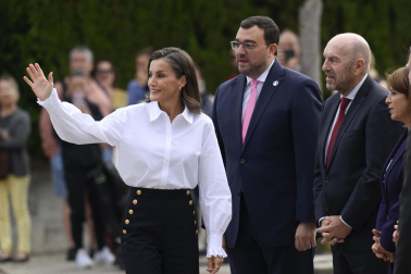 Fotos de la visita de la reina Letizia a su antiguo colegio, La Gesta, en Oviedo
