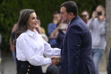Fotos de la visita de la reina Letizia a su antiguo colegio, La Gesta, en Oviedo