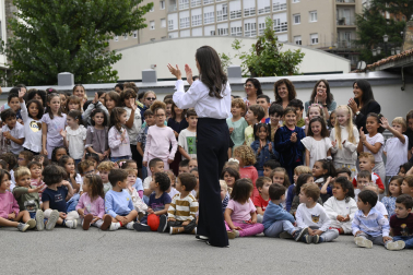 Fotos de la visita de la reina Letizia a su antiguo colegio, La Gesta, en Oviedo