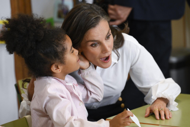 Fotos de la visita de la reina Letizia a su antiguo colegio, La Gesta, en Oviedo