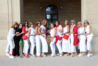 Representantes del colectivo LGTBI prendieron la mecha de las fiestas patronales.de las Angustias de Lodosa
