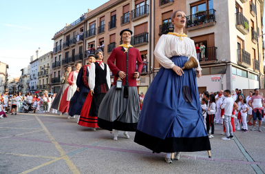 Representantes del colectivo LGTBI prendieron la mecha de las fiestas patronales.de las Angustias de Lodosa