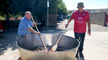 Calderetes, cuadrillas, comida y celebraciones en la localidad este viernes 18 de septiembre, con motivo del día de la vega en las fiestas de Fitero