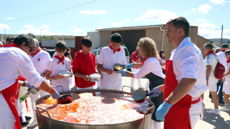 Calderetes, cuadrillas, comida y celebraciones en la localidad este viernes 18 de septiembre, con motivo del día de la vega en las fiestas de Fitero
