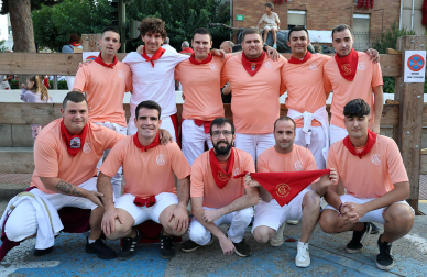 Multitudinario primer toro ensogado en las fiestas de Lodosa 2026 este viernes 18 de septiembre