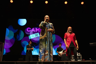 Fotos del concierto de Camela en el Navarra Arena de Pamplona