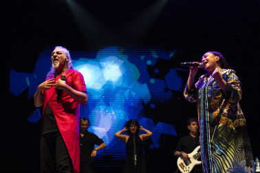Fotos del concierto de Camela en el Navarra Arena de Pamplona