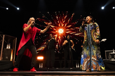 Fotos del concierto de Camela en el Navarra Arena de Pamplona