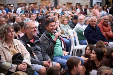 Fotos del alarde de Jóvenes Txistularis en la Plaza Consistorial