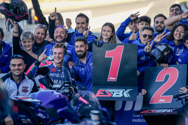 Hodei Martínez festeja el primer puesto conseguido este domingo.