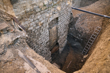 Fotos de los hallazgos arqueológicos encontrados en las excavaciones en la trasera de la catedral de Pamplona