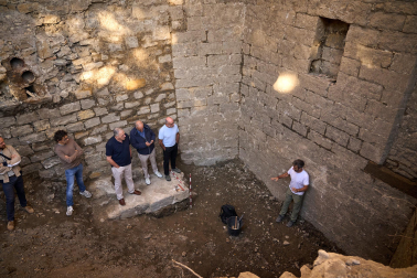 Fotos de los hallazgos arqueológicos encontrados en las excavaciones en la trasera de la catedral de Pamplona
