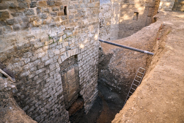 Fotos de los hallazgos arqueológicos encontrados en las excavaciones en la trasera de la catedral de Pamplona