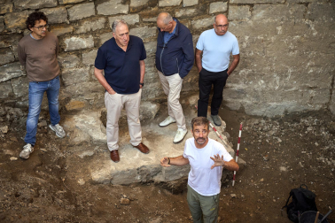Fotos de los hallazgos arqueológicos encontrados en las excavaciones en la trasera de la catedral de Pamplona
