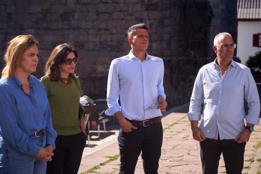 Visita a las obras de recuperación de las antiguas murallas de Burguete