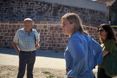 Visita a las obras de recuperación de las antiguas murallas de Burguete