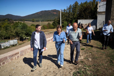 Visita a las obras de recuperación de las antiguas murallas de Burguete