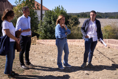 Visita a las obras de recuperación de las antiguas murallas de Burguete