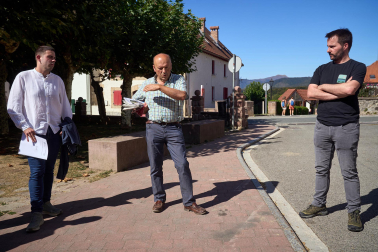 Visita a las obras de recuperación de las antiguas murallas de Burguete