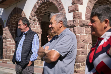Visita a las obras de recuperación de las antiguas murallas de Burguete