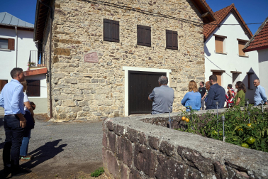 Visita a las obras de recuperación de las antiguas murallas de Burguete