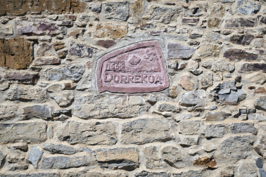 Visita a las obras de recuperación de las antiguas murallas de Burguete